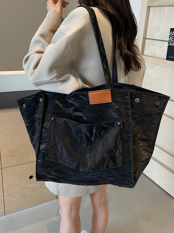 Capacious shoulder bag