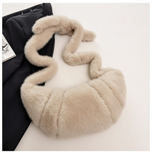 新款2025毛毛包女秋冬款毛包时尚饺子包褶皱云朵通勤毛绒手提包包