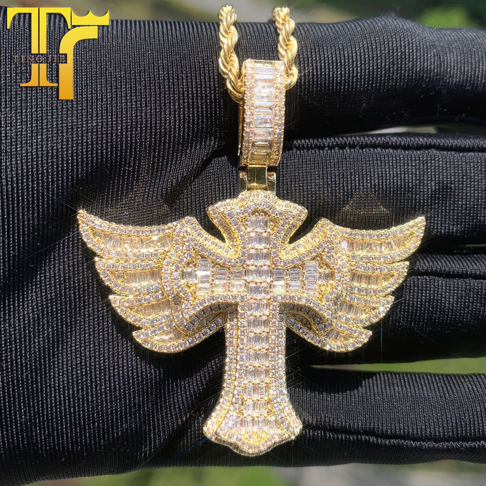 universal pendant for men and women