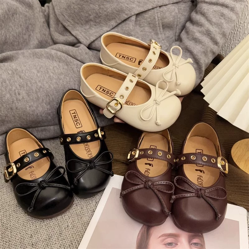 2025 весна и осень новый стиль для девочек маленькие ароматные одиночные туфли модные иностранные мягкие туфли с квадратным ртом детские принцессы маленькие кожаные туфли