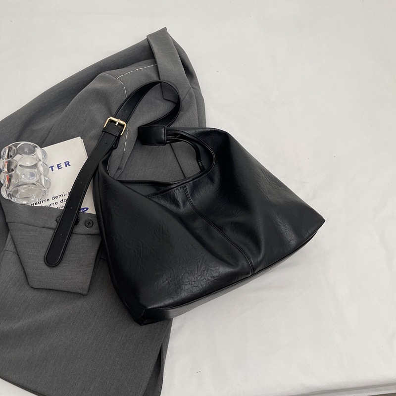 Bolsa de gran capacidad para mujer Otoño e Invierno retro 2023 nuevo todo partido hombro crossbody bolsa de cubo bolsa de viaje de clase