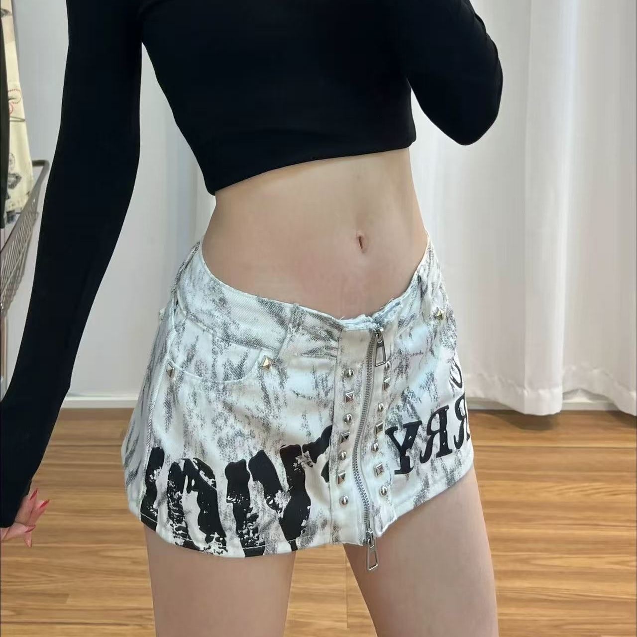 美式辣妹涂鸦字母拉链印花牛仔短裤夏季新款设计低腰显瘦热裤新品
