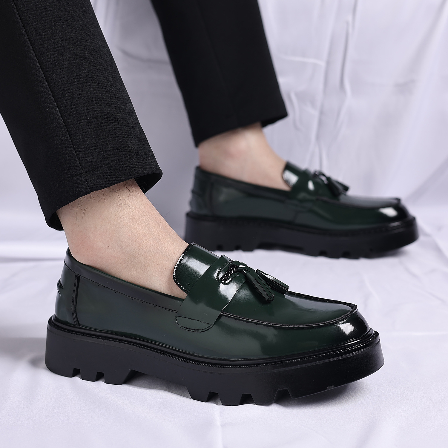 Men's new loafers in British style, business formal shiny slip-on shoes with thick soles, height-increasing casual leather shoes