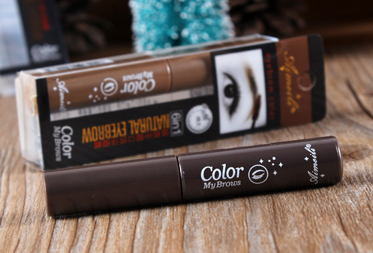 NOVO Emaili Natural Three-dimensional Eyebrow Dye is waterproof, long-lasting, does not fade or smudge, and has a natural dark brown color undefined