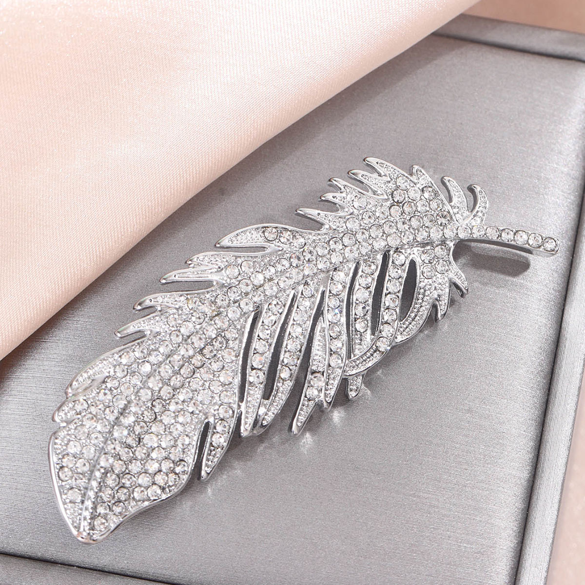 Estilo coreano broche de plumas de las mujeres de alto grado nicho con incrustaciones de circón ramillete elegante traje accesorios Regalo De vacaciones PIN image 7