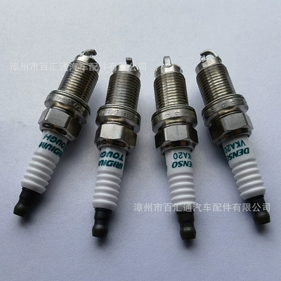three-pole spark – Alışdırma şamı (Sveçalar)