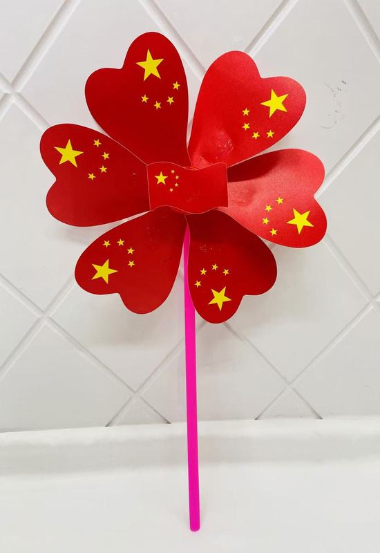 批发国庆户外装饰运动会景区摆摊传统玩具手持红色国旗肚里转风车|undefined