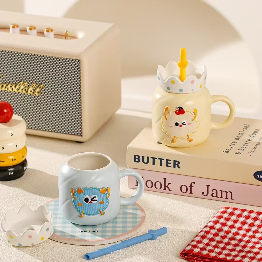 Regalo de cumpleaños Dibujos animados casa niña linda taza de cerámica de alto valor con tapa taza de agua gato cachorro taza de agua