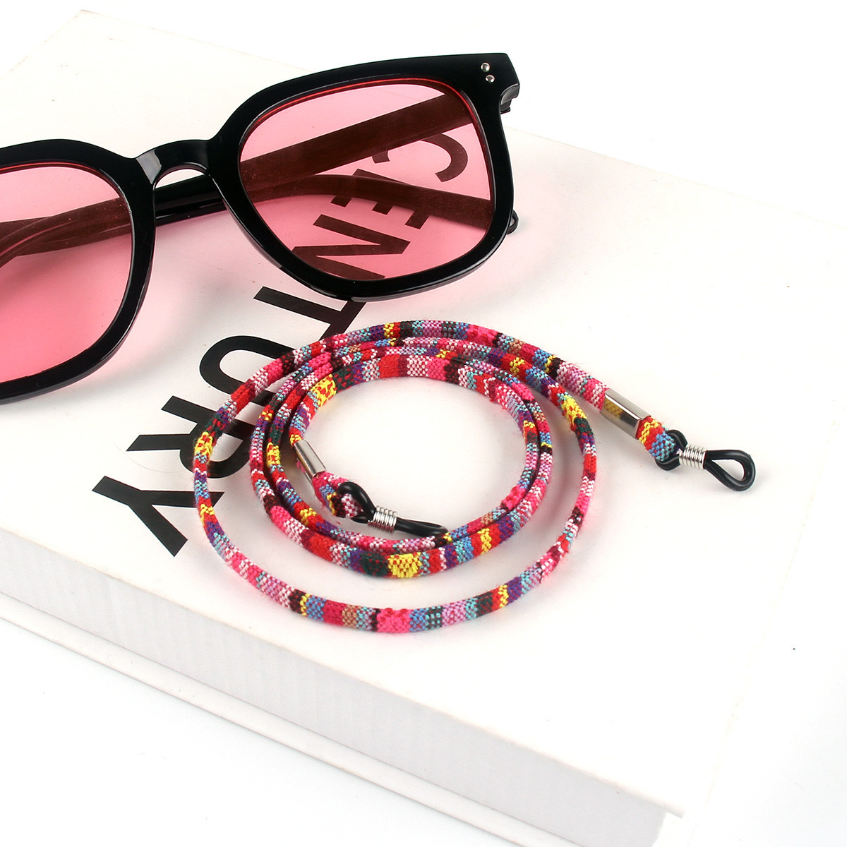 Amazon ventas transfronterizas gafas de viento bohemias cuerdas de colgante gafas de cadena con gafas de viento nacional para evitar la caída de la cuerda