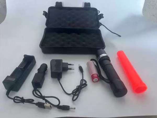 Tj gift box car model [flashlight + baton + battery + direct charging + car charger + universal charging + gift box]