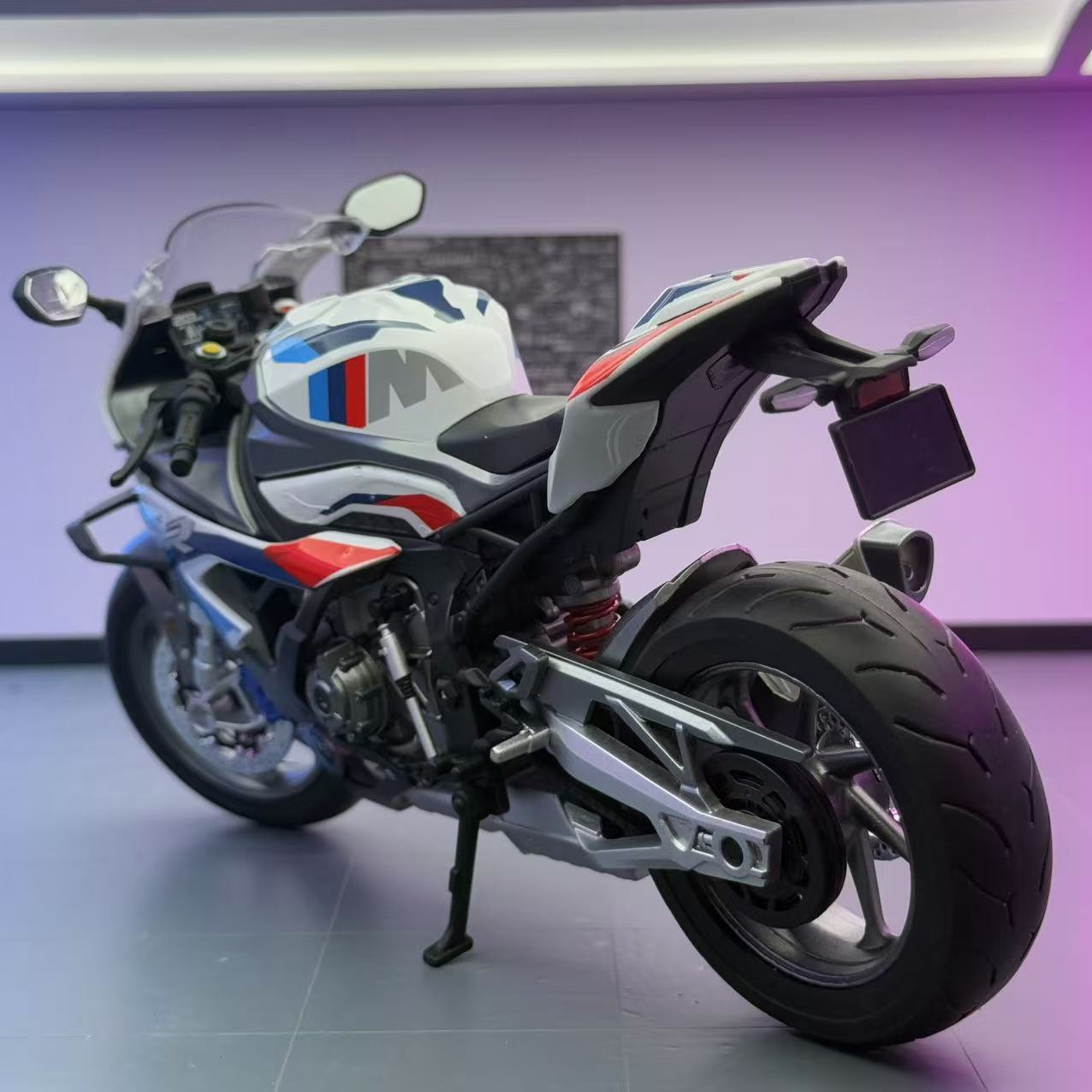 Modelo de coche Huayi 1 a 9 Baoma M versión doble R1000 aleación modelo de motocicleta decoración iluminación juguetes para niños