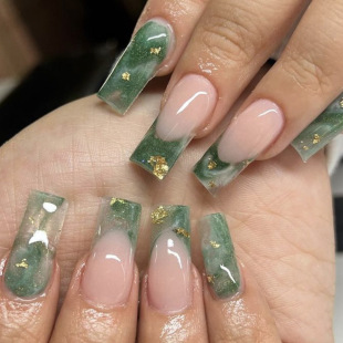 24 pieces per box mid-length square nail emerald green gentle national style fake nail retro all-match nude color white wearing nail