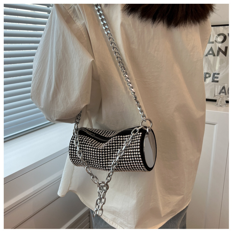 Fashion Shiny Column Small Size Chain Strap Shoulder Bag display picture 3