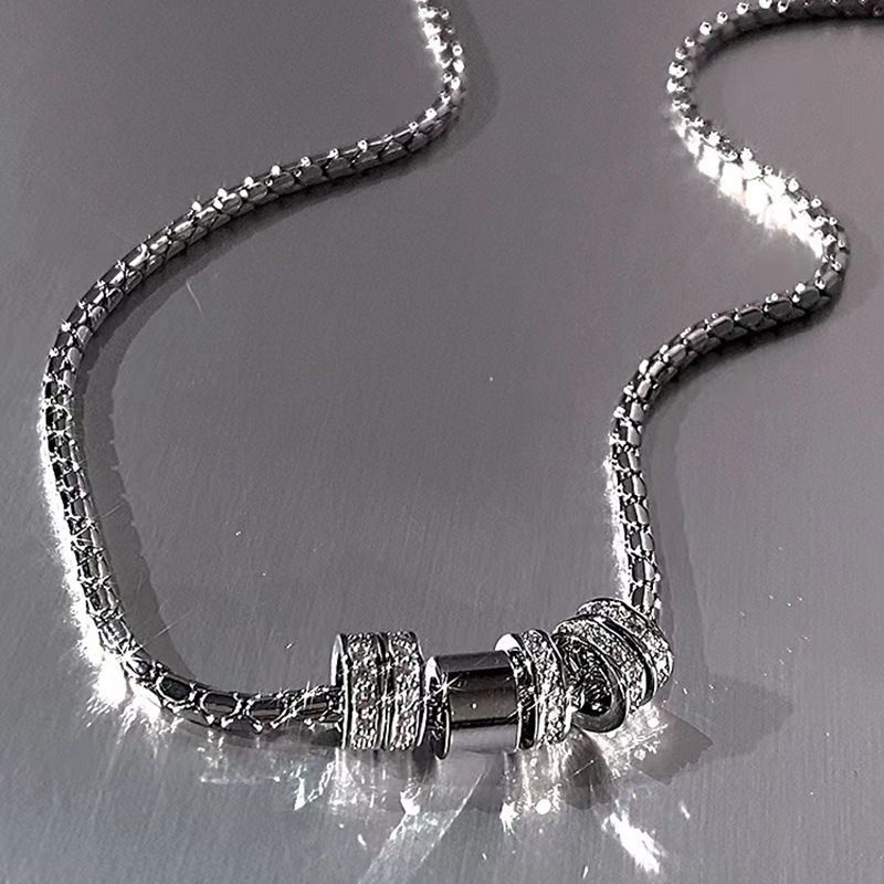 Minimalist Zircon Round Pendant Necklace For Women And Men_voghion.com