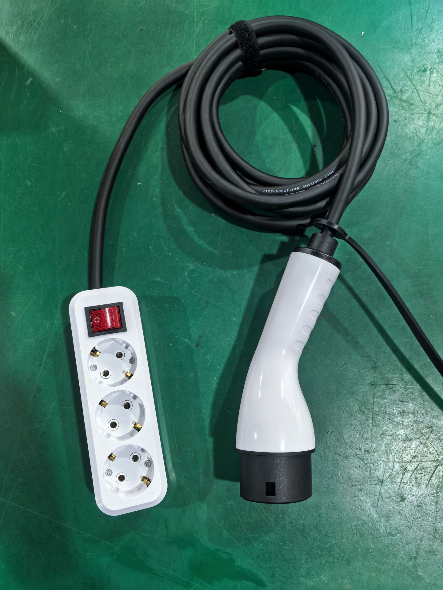 European Standard Discharge Gun Power Strip V2L Power Supply External Discharge New Energy Electric Vehicle Power Station Type2 Ideal