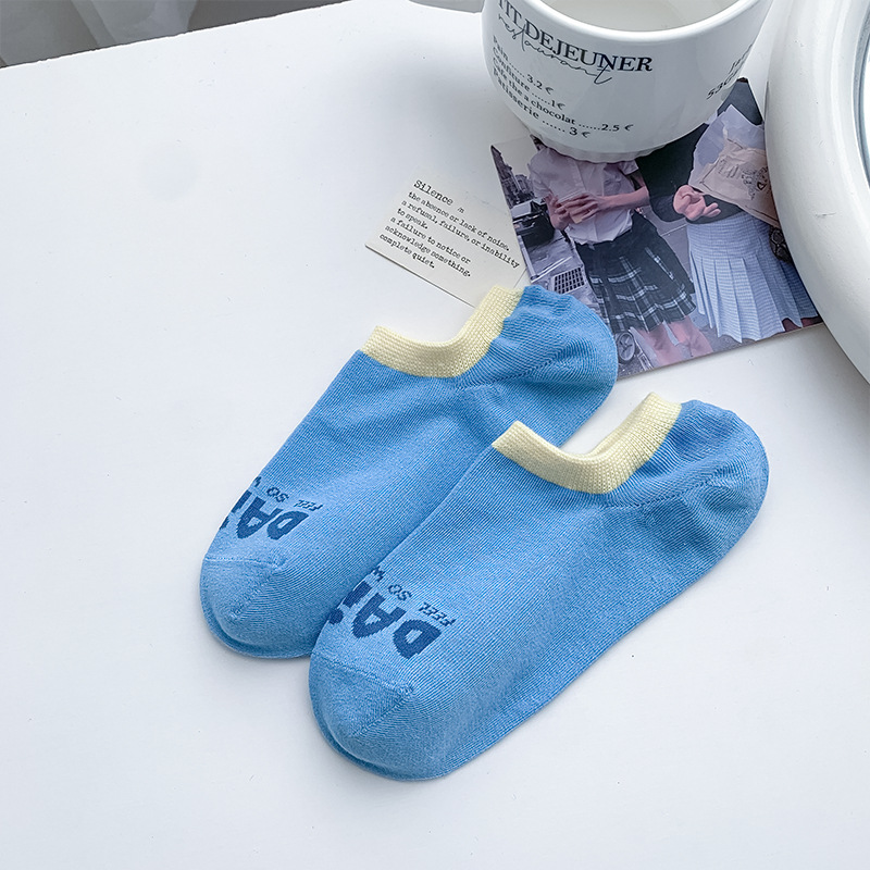Calcetines de barco de algodón no caen tacones, calcetines cortos de color superficial, absorción de sudor, calcetines transpirables, calcetines de mujer anti-balling, Zhuhai al por mayor.