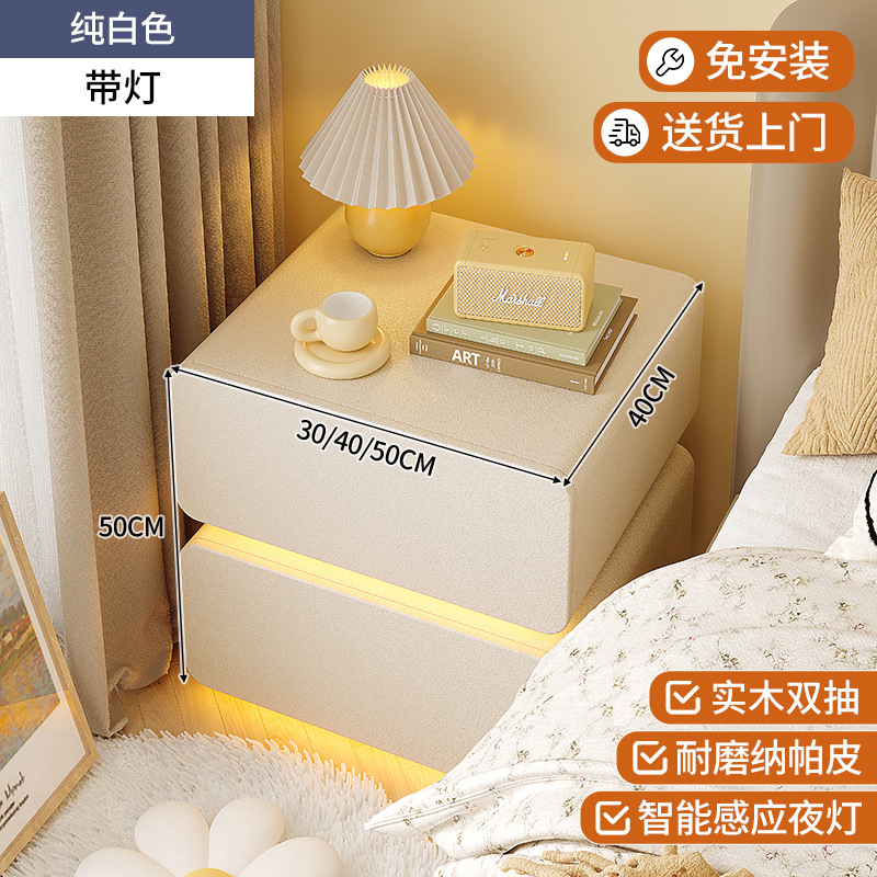 Mesita de noche suspendida, estilo crema, madera maciza con luz, dormitorio doméstico minimalista, sentido de alta gama, armario de almacenamiento junto a la cama, simple y moderno