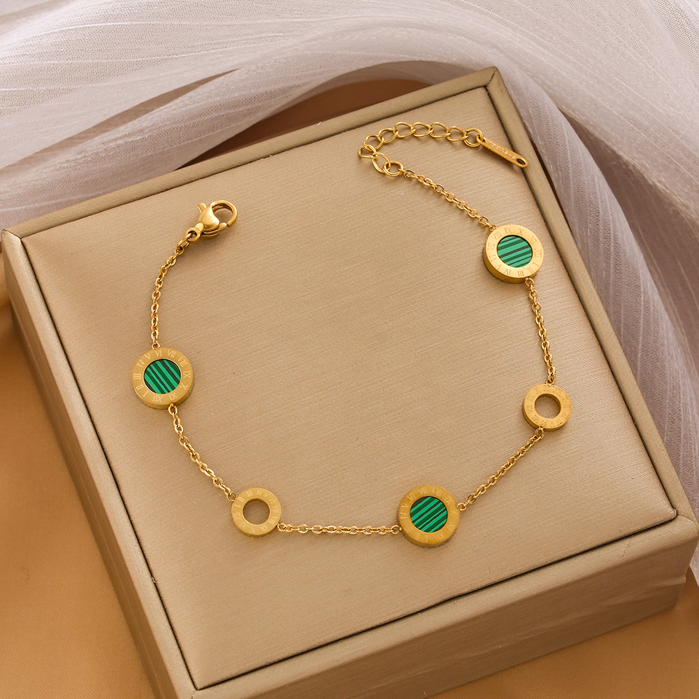 Pulsera de trébol de acero titanium vendedora caliente transfronteriza europea y americana con incrustaciones de concha pulsera colgante pulsera de diseño avanzado sin desvanecimiento al por mayor