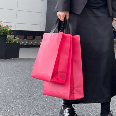 高級不織布洋服店の手提げ袋は服を包装してプレゼントを包装してレジ袋を包装して卸売りします。