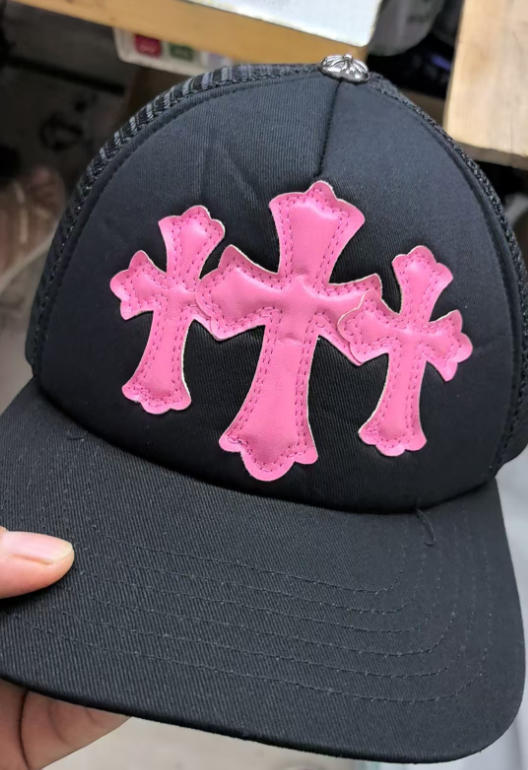 Tres cueros en polvo negro. / Talla única