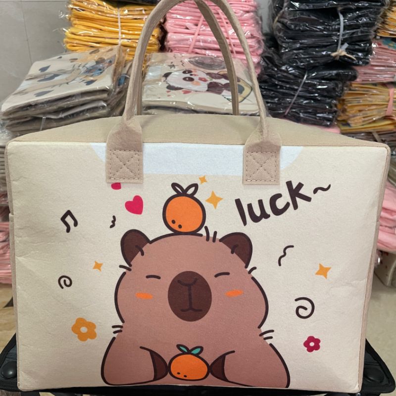 Nueva bolsa de viaje de dibujos animados plegable bolsa de almacenamiento de gran capacidad hermosa bolsa de equipaje de fieltro se puede ajustar la barra de tracción bolsa de espera