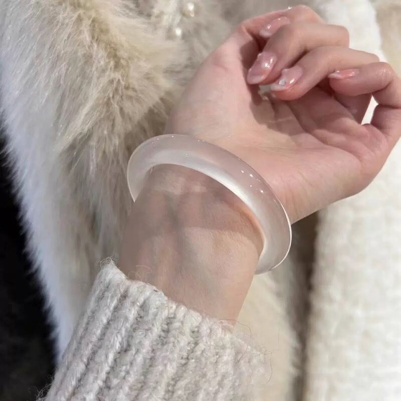 High-Ice White Moonlight Super Fairy Ice Transparent Bracelet with Ancient Style Design, Hanfu Can Be Stacked, Stylish and Good-Looking