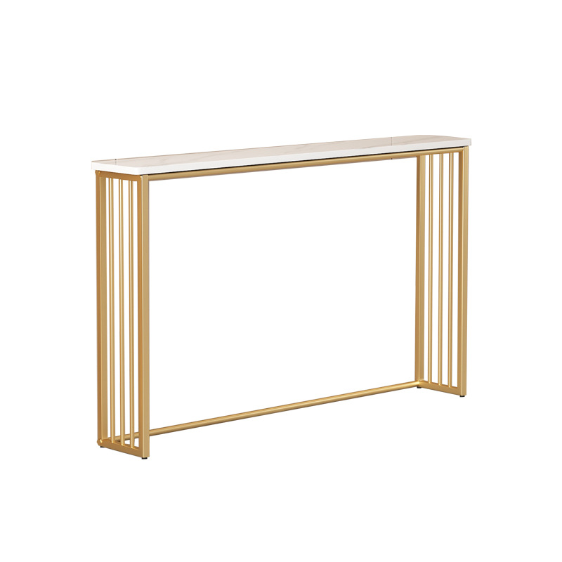 金色の壁に寄りかかった狭い棚ソファーの後ろの棚が床に落ちた多層のベッドの棚の暖かい棚の長い棚