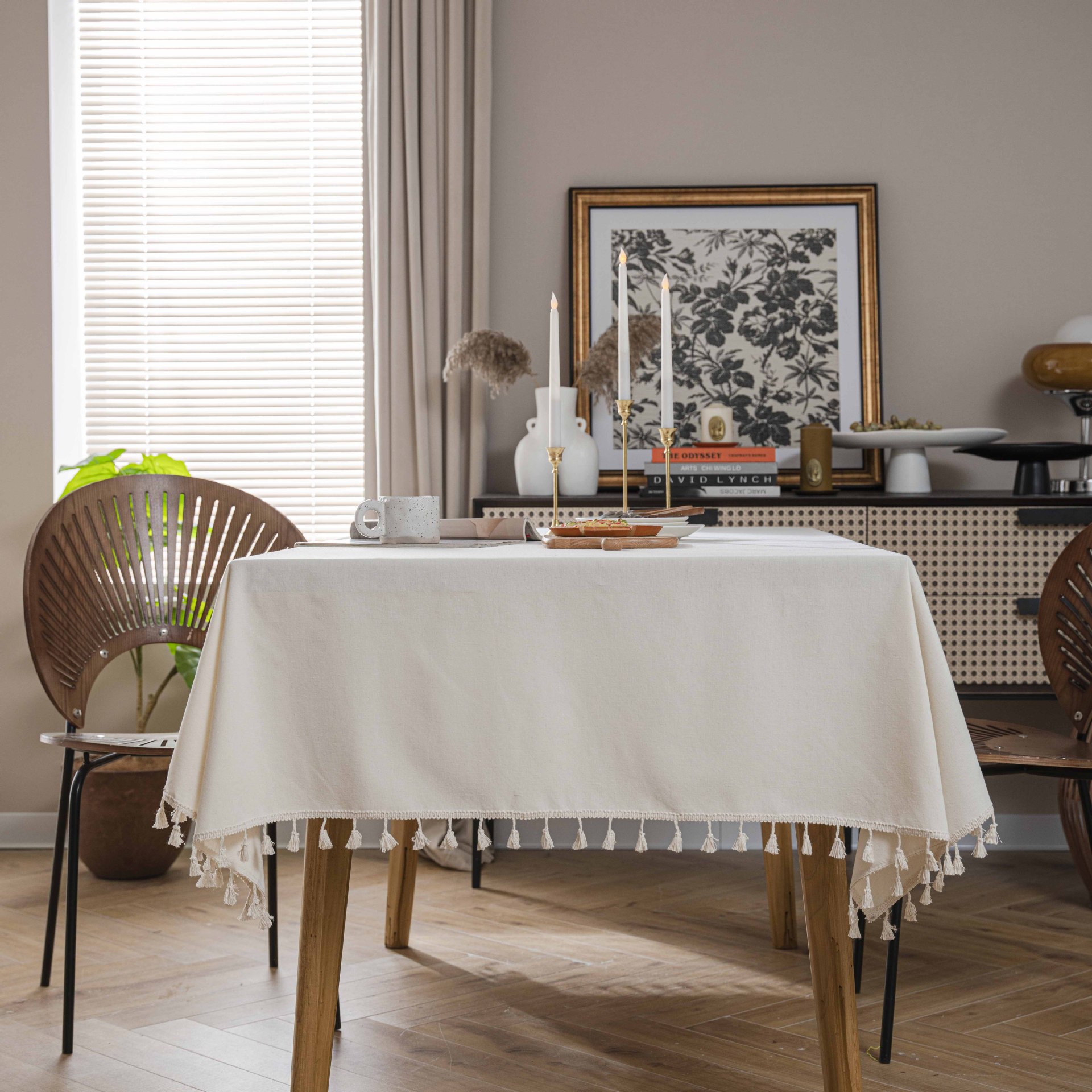 화이트 베이지 색 술 크림