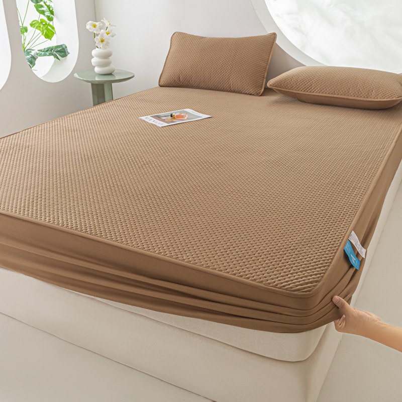 2025 nueva y cómoda funda de cama de seda helada de verano fresco de una sola pieza cubierta protectora de colchón de clase A de verano juego de tres piezas 3