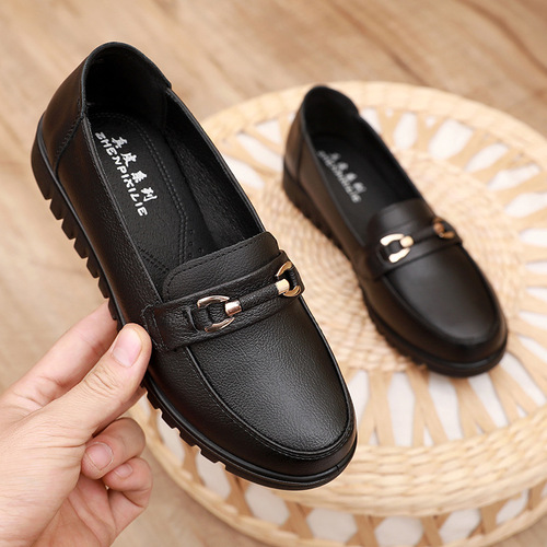 Mom's shoes, spring and autumn leather shoes, genuine leather soft soles, non-slip, middle-aged and elderly women's single shoes, flat soles, comfortable for work, black