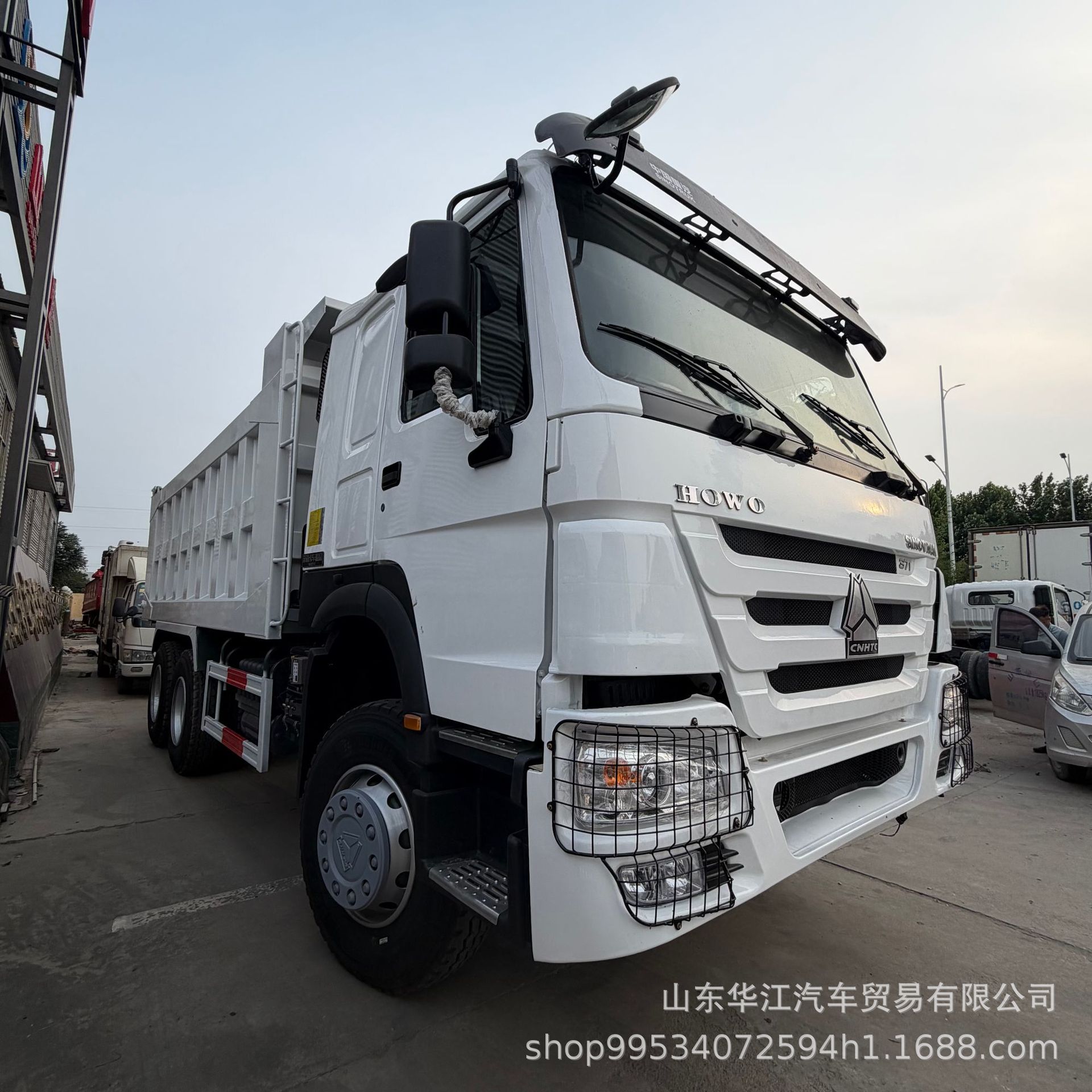 Foreign Trade Howo 6X4 Rear-Dump Dump Truck with Grid-Type Cargo Box, Earthmoving Vehicle, Construction Site Rear Eight-Wheel Dump Truck