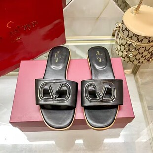 �羳���QV����Ь��ɫ��Ƥ�U��һ����Ůʿ�⴩��Ь�S�����l؛Դ