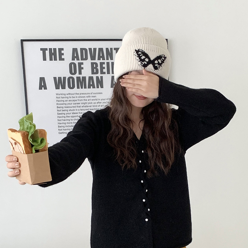 Sombreros de mujer otoño 2025 nueva moda ocio a prueba de viento cálido mariposa gorra de lana de punto gorra al por mayor