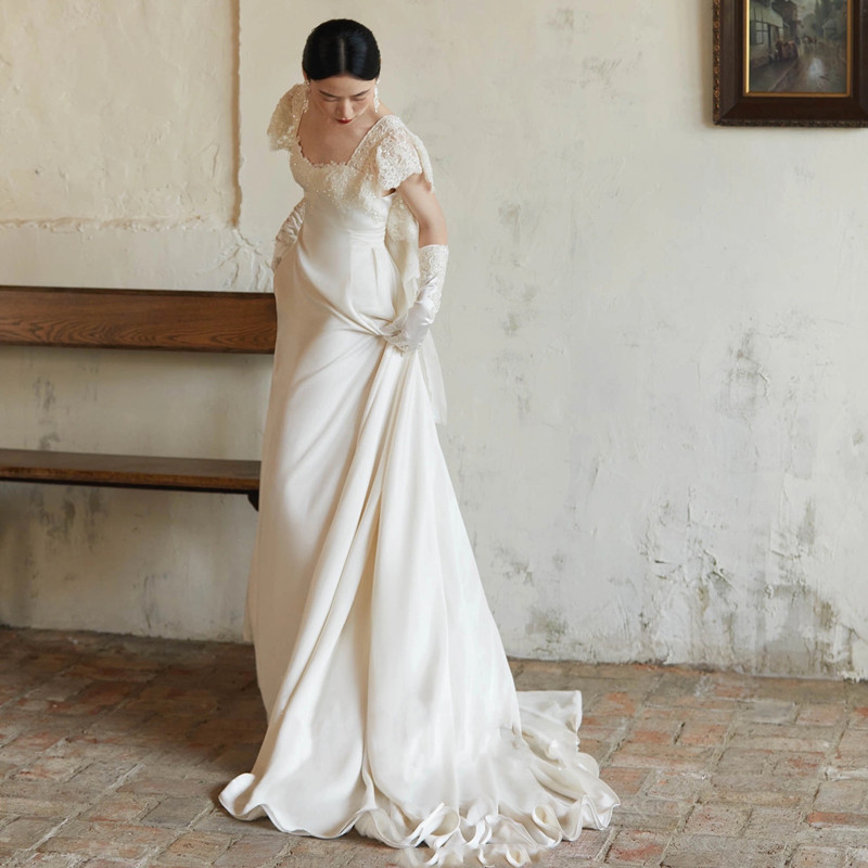 French-Style Light Wedding Dress, Vintage and Simple, White, Slimming, 2026 New Model, with a Train, for Travel Photography, Bride's Wedding Dress for Welcoming Guests