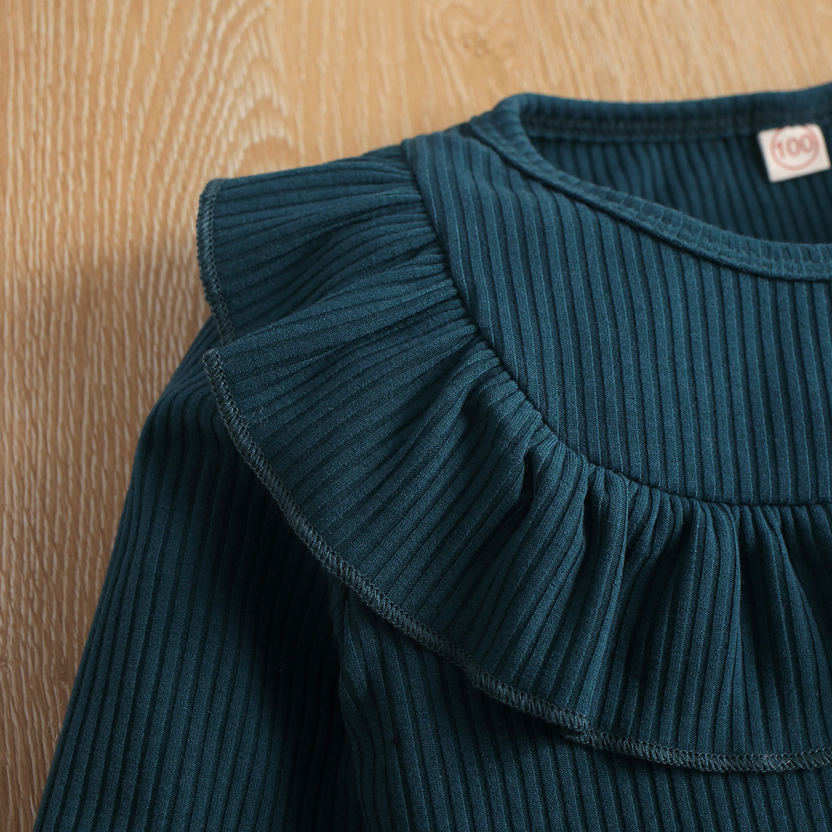 Ensemble deux pièces chemise tricotée en dentelle à manches longues et col rond pour enfants, nouvelle collection automne 2024_voghion.com