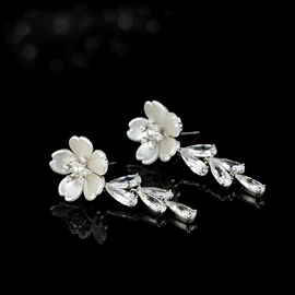 胸针;戒指;耳钉