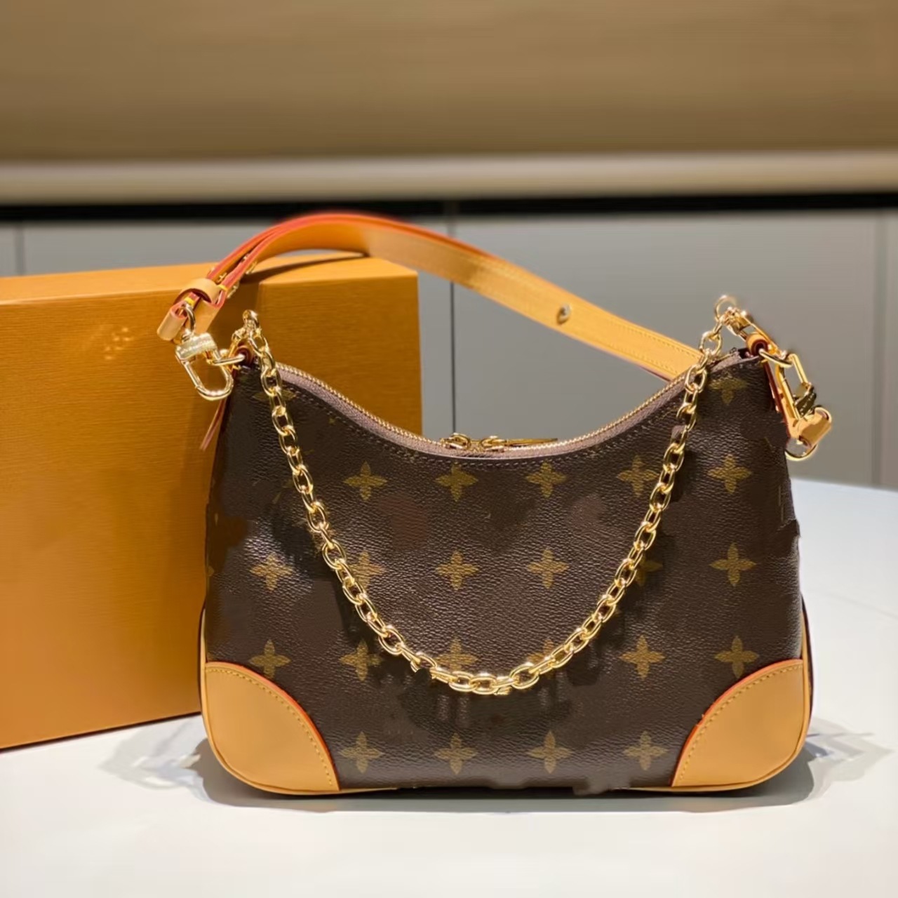 Large Capacity Women's Classic Monogram Crossbody Bag, Shoulder Bag, Fashion Commuter Tote Bag, Luxury Style - Thumbnail 6