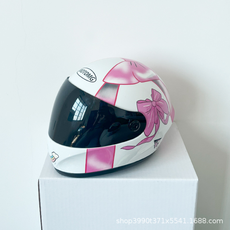 Motocicleta oso casco muñeca tensión oso gato afortunado motocicleta cola caja asiento trasero decoración modelo casco pequeño