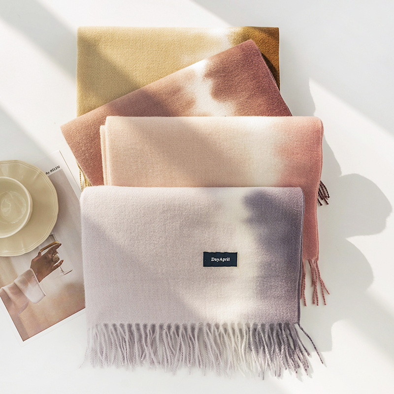 Bufanda elegante y elegante de estilo gradual, nuevo lanzamiento de otoño/invierno, chal de cachemira de imitación, bufanda cálida para mujer_voghion.com
