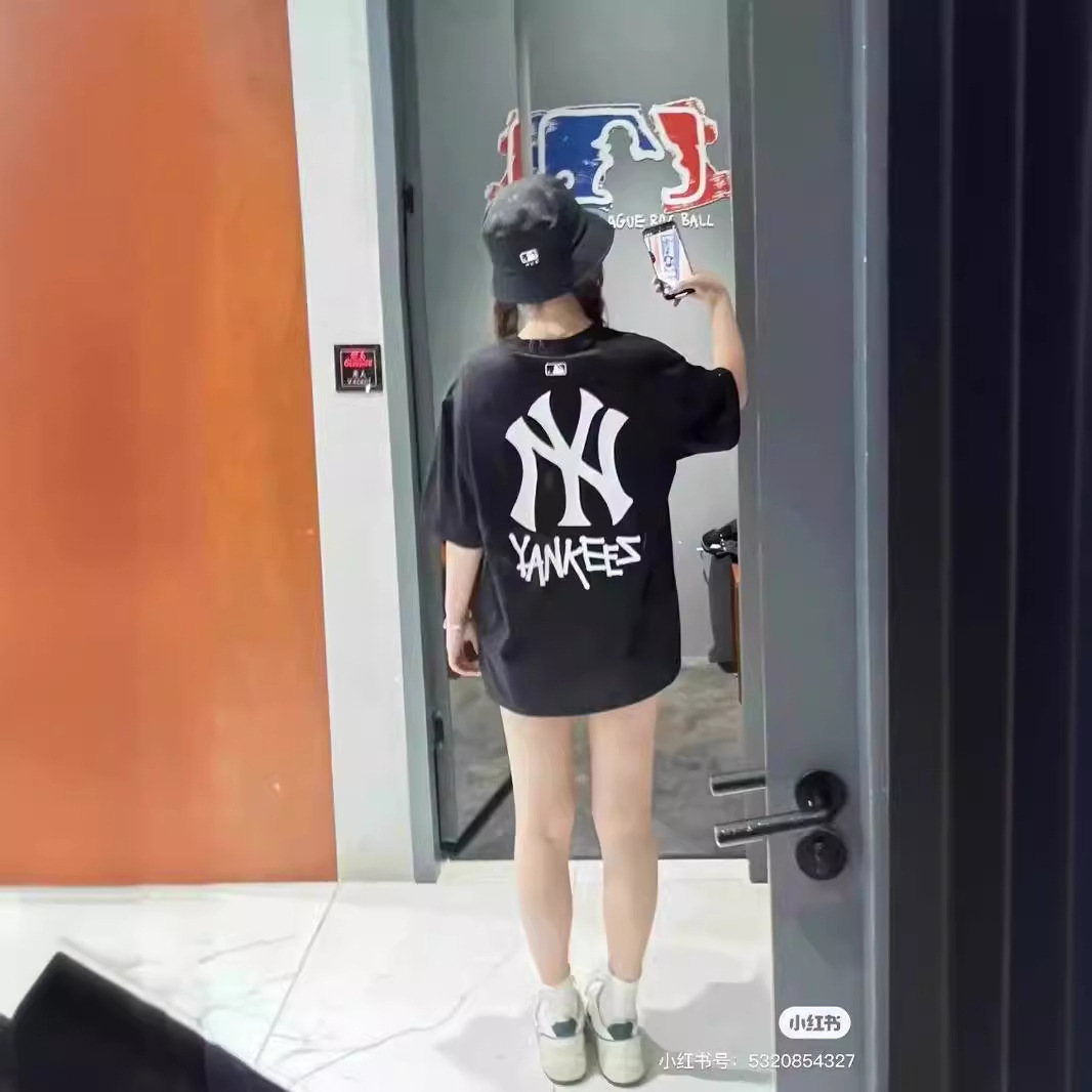 MLB 남녀 커플 스포츠 티셔츠 큰 로고 캐주얼 패션 짧은 소매 24 봄과 여름 새로운 세대의 머리카락