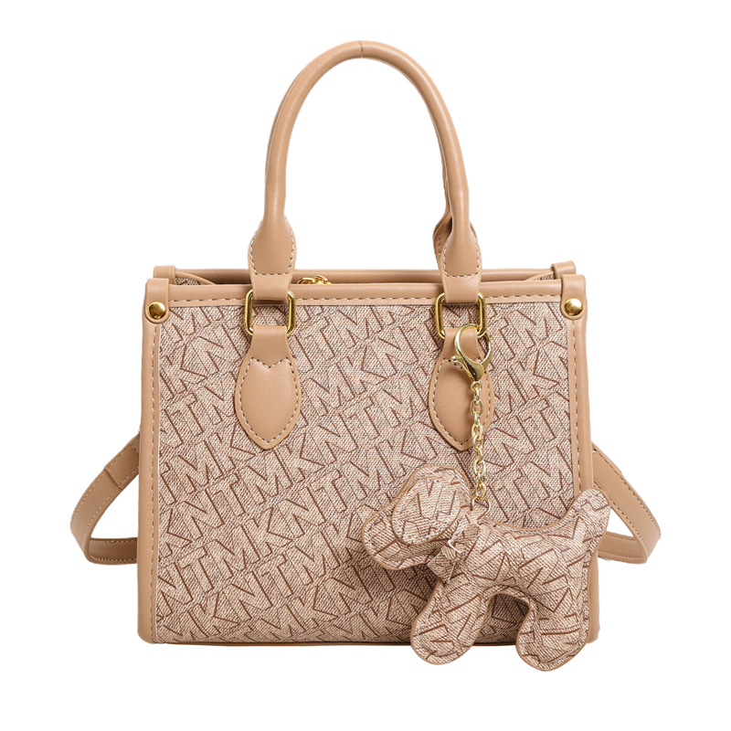 Bolsos clásicos de presbiterio con estampado de letras Bolsos tote Bolsos retro europeos y americanos al por mayor transfronterizos Bolsos de hombro con textura de todo fósforo