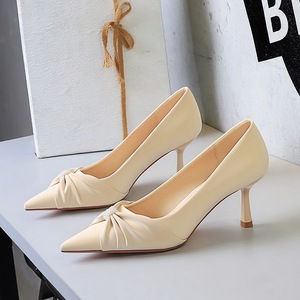 9557-3 European and American Banquet Style High Heels Women&apos;s Bow Twisted Flower Pearl Pointed Shallow Mouth One Fo
