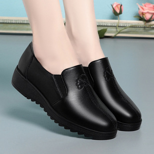 Wholesale mother's shoes soft leather soft bottom embroidered leather shoes middle-aged and elderly round toe non-squeezing feet deep mouth single-layer shoes comfortable women's shoes 24