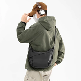 男士斜挎包;男士胸包;休闲背包