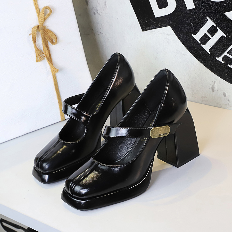 Retro Women's Chunky Platform Heels With Metal Buckle Strap_voghion.com