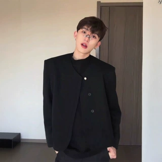 男模穿搭垫肩小香风外套黑色短款高级感痞帅中式西装春秋正肩夹克