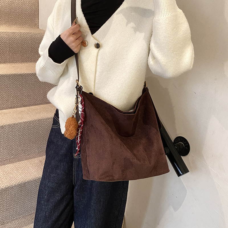 Bolso retro para mujeres 2024 invierno nuevo estilo de moda gran capacidad de alta sensación bolso de moda ocio bolso de hombro