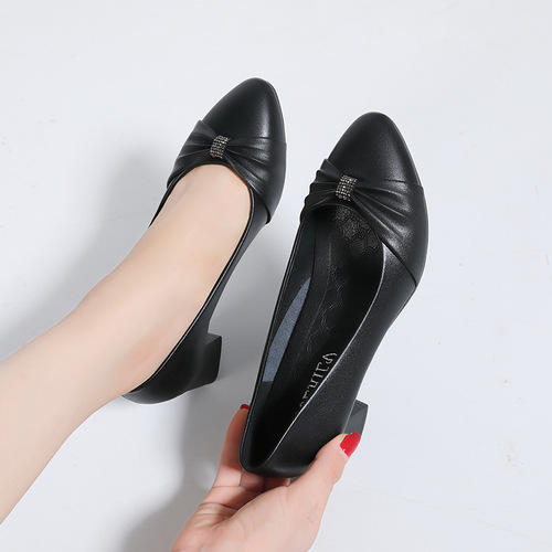 Mum's Shoes Spring and Autumn Soft Leather Slip-on Shoes with Soft Sole, Round Toe, Women's Medium Heel, Thick Sole Duck Shoes with Wide Mouth, Classic Single Shoes