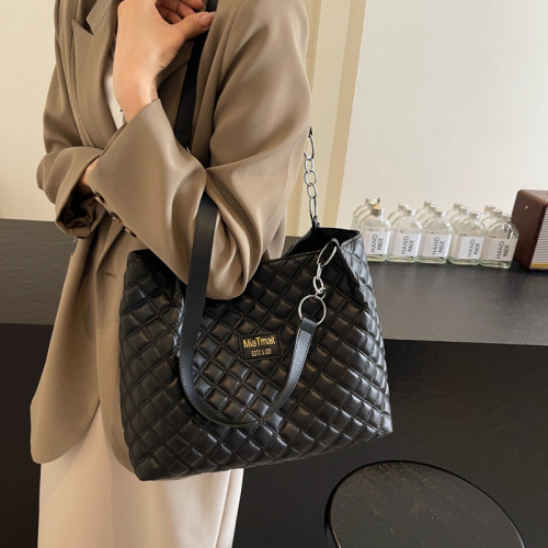 The trendy fashionable women's large-capacity summer beautiful texture niche shoulder bag tote bag this year