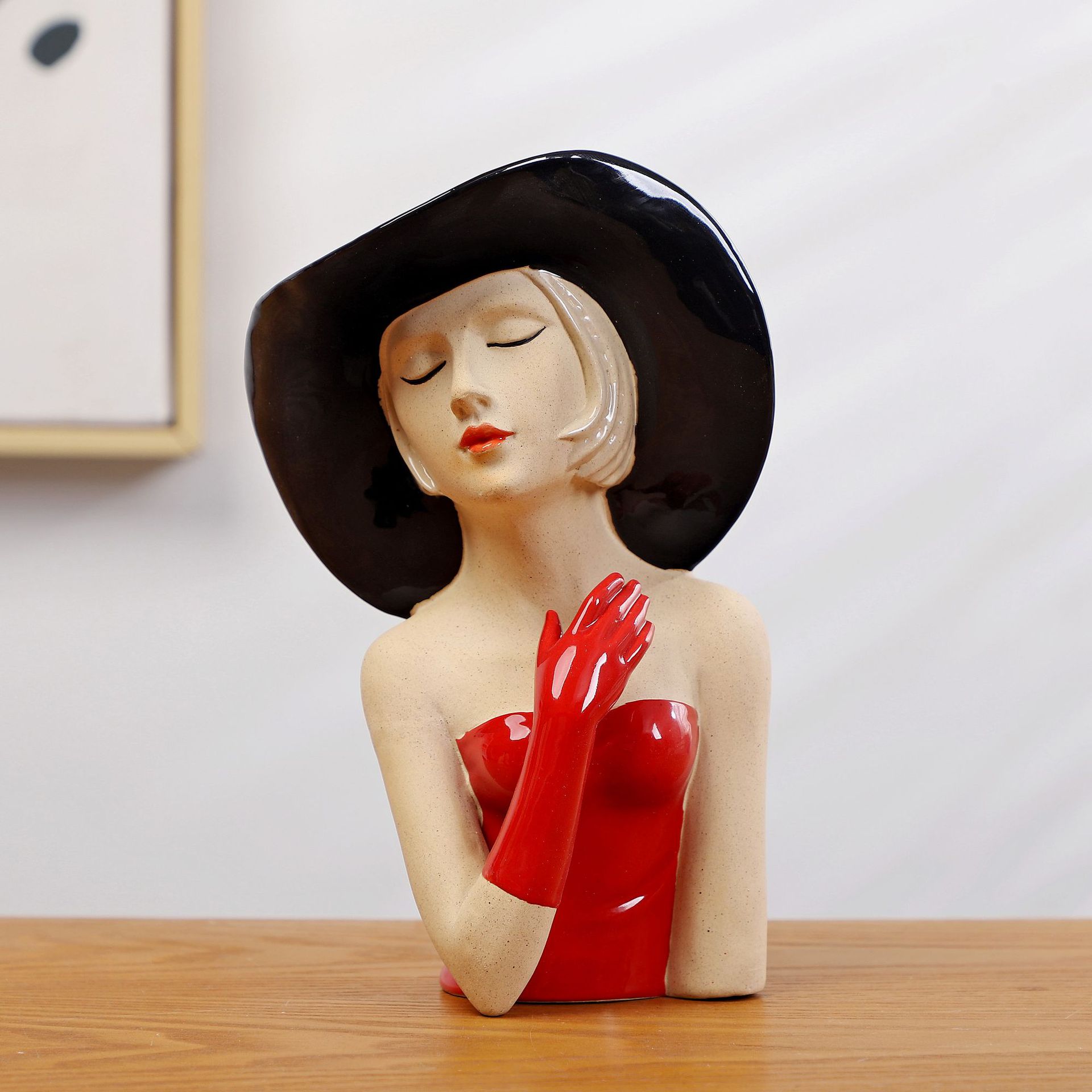 검은 모자 소녀 14*10*23cm